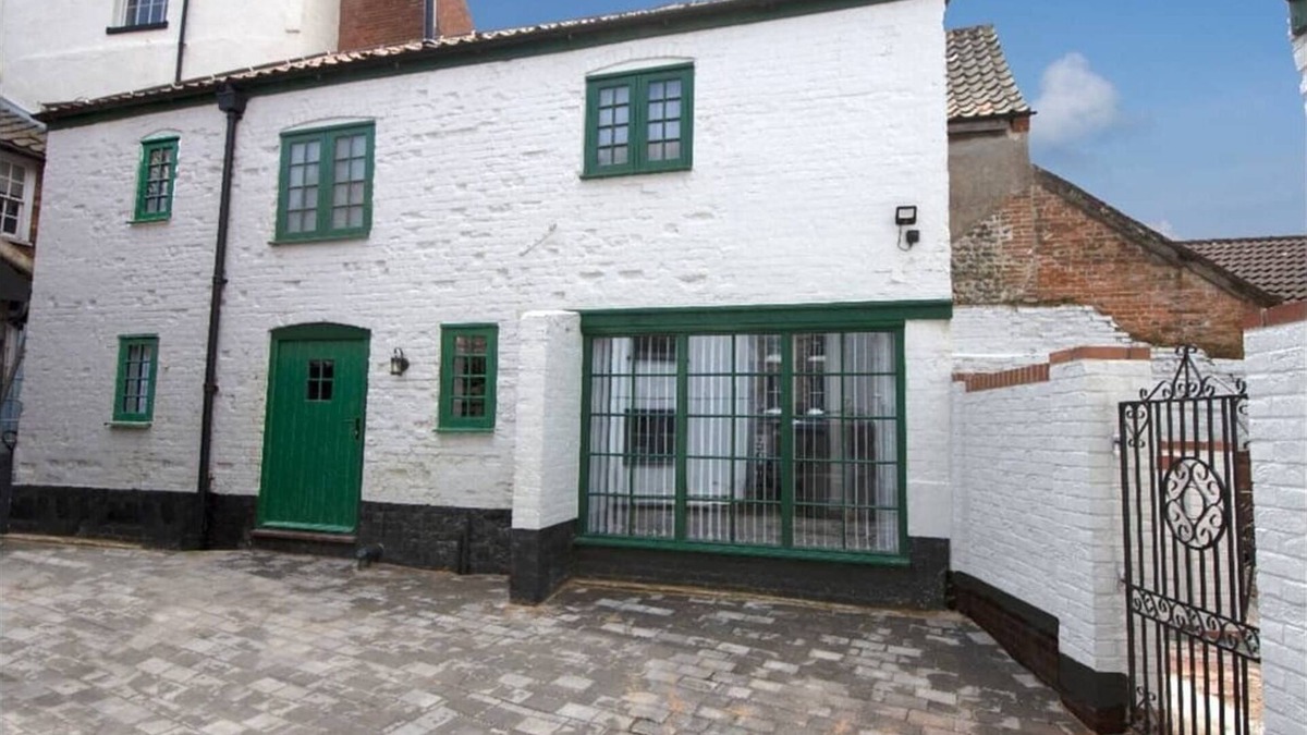 North Walsham House | Private Town Centre Barn Full of original charm. Pet friendly!