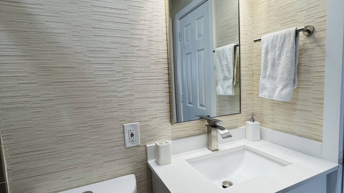 Boulevard Heights House | Private Tropical Oasis 10 minutes from Hard Rock Stadium