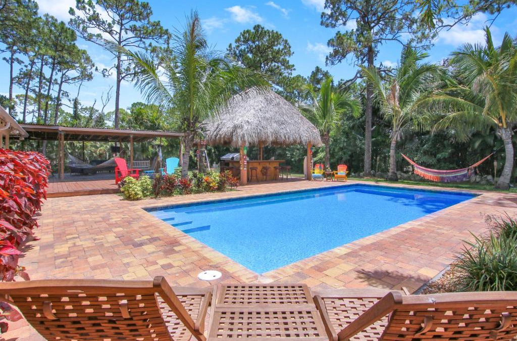 Hunt Club House | Private Tropical Paradise Guesthouse!