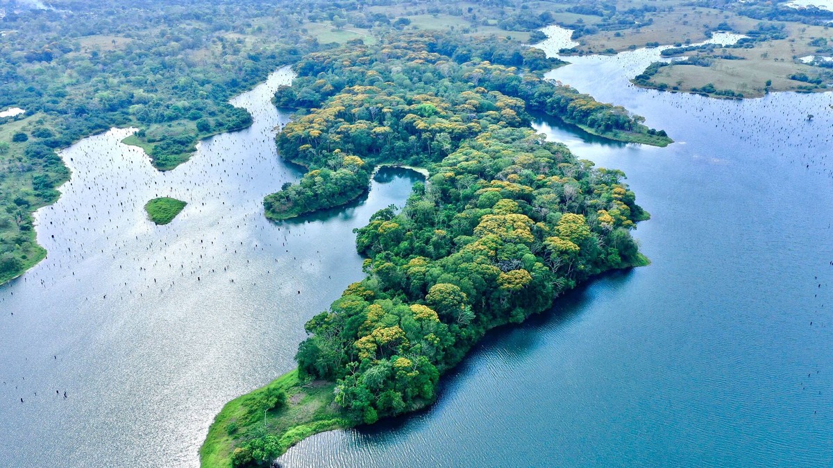 Colon Villa | Private Tropical Paradise on Lake Gatun. Panama Canal