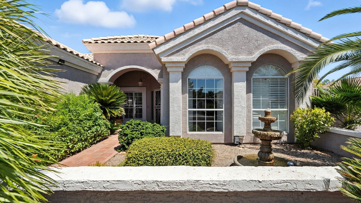 Northwood Glen House | Private Tuscany Oasis with Pool - Perfect for families, couples or business travelers by RedAwning
