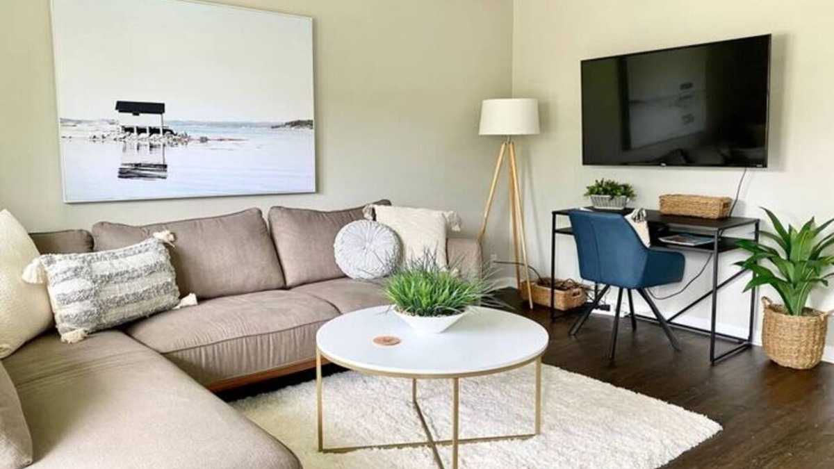 Apex House | Private, Updated Townhouse in DT Apex
