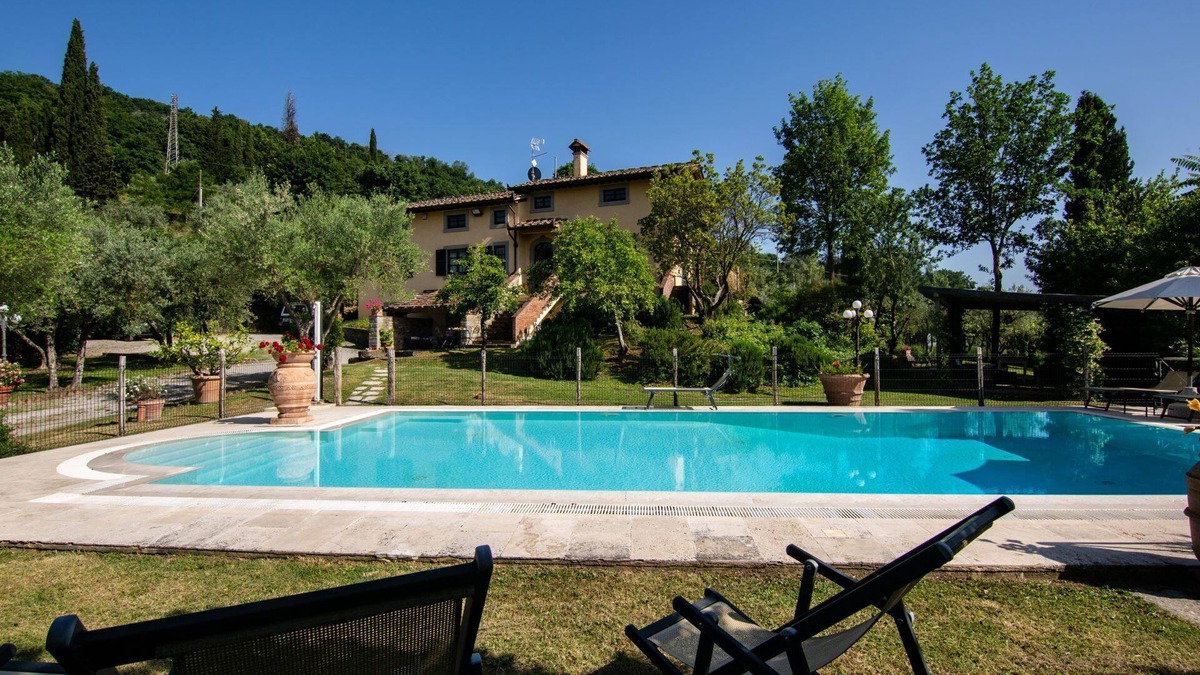 Castiglion Fiorentino Villa | Private Villa with A/C, private pool, WIFI, TV, terrace, pets allowed, parking, close to Arezzo