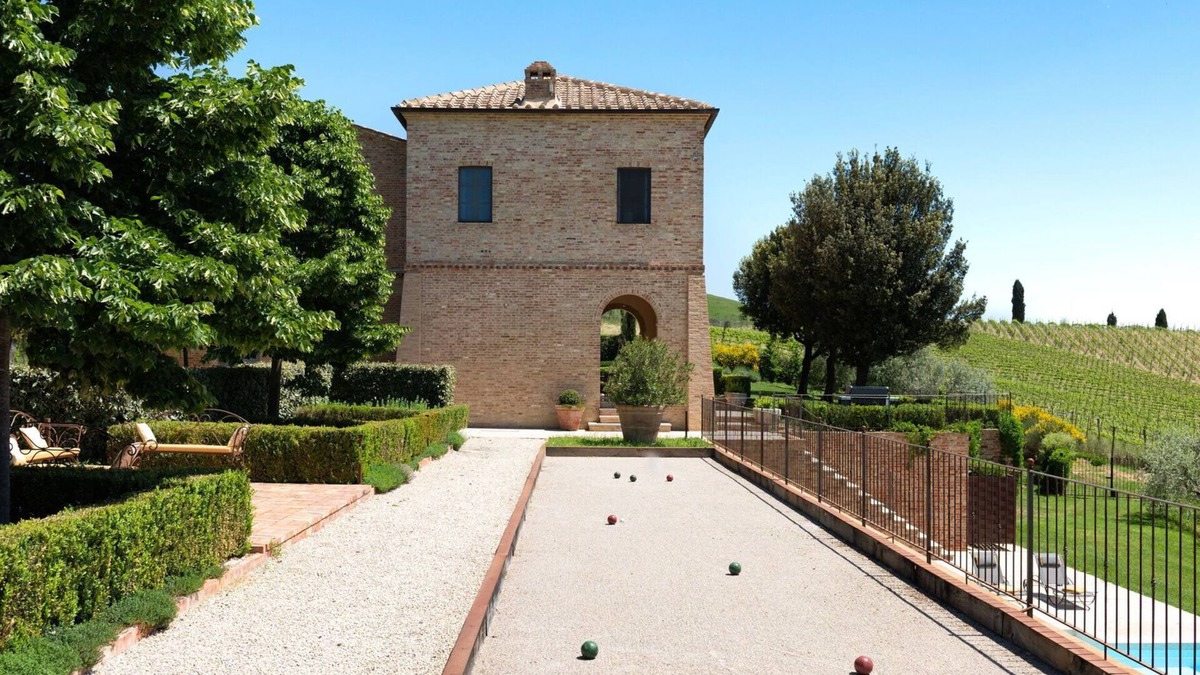 San Giovanni d'Asso Villa | Private Villa with WIFI, private pool, A/C, TV, patio, panoramic view, parking, close to Montalcino