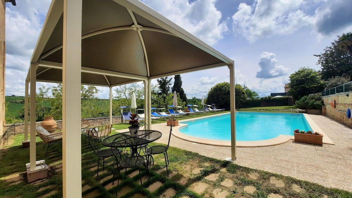 San Giovanni d'Asso Villa | Private Villa with A/C, WIFI, private pool, TV, terrace, panoramic view, close to Montalcino