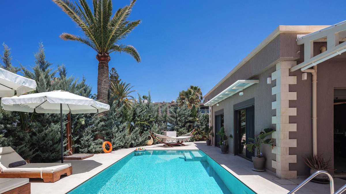 Platanes Villa | Private villa, 150 m to the beach, walking distance to all amenities!