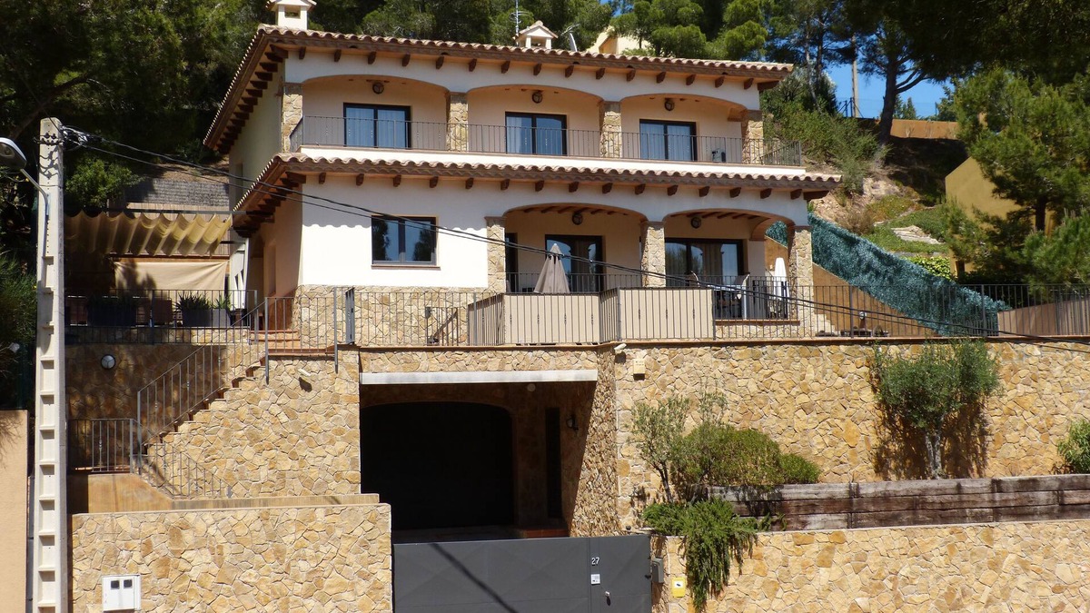Tamariu Villa | Private villa a short walk to Tamariu village and beach.