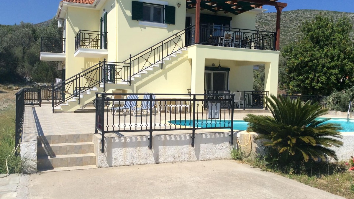 Psili Ammos Villa | Private villa close to sandy beach!