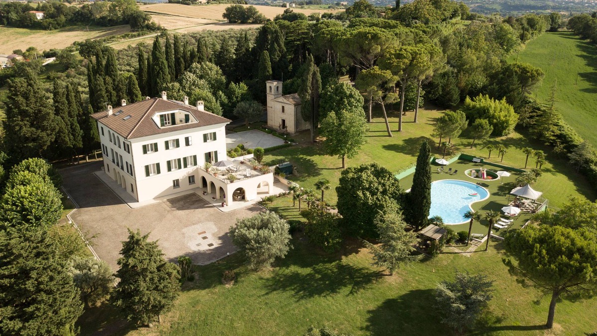 Acquesalate Villa | Private villa ideal location for families & weddings.