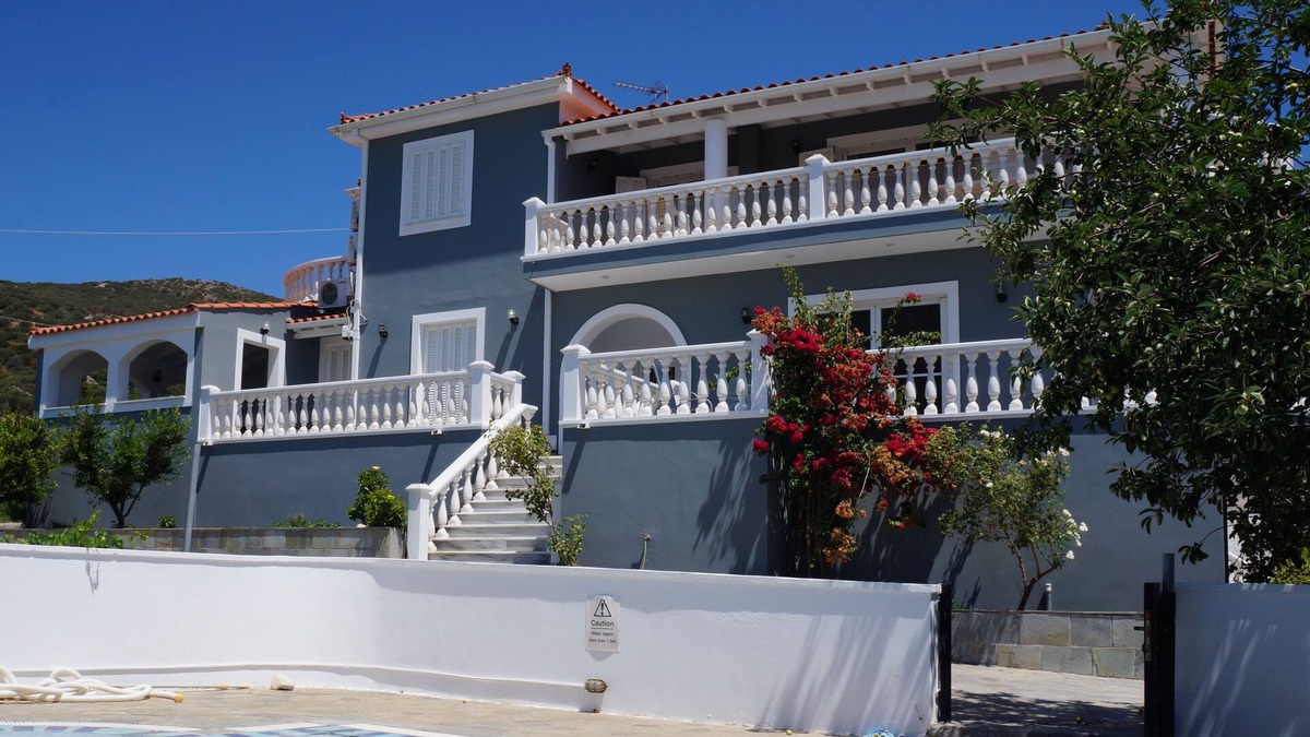 Samos Villa | Private villa in Samos with large pool situated between Samos & Pythagorio