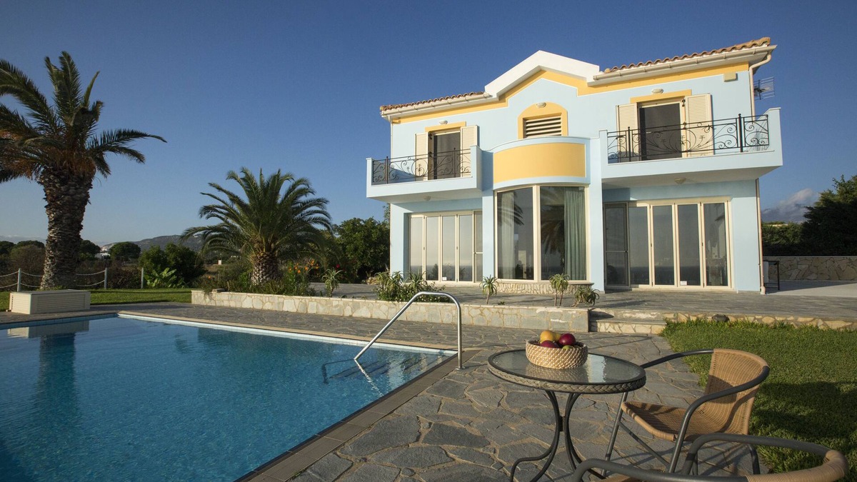 Svoronata Villa | Private villa, infinity swimming pool, fully equipped kitchen, wireless internet