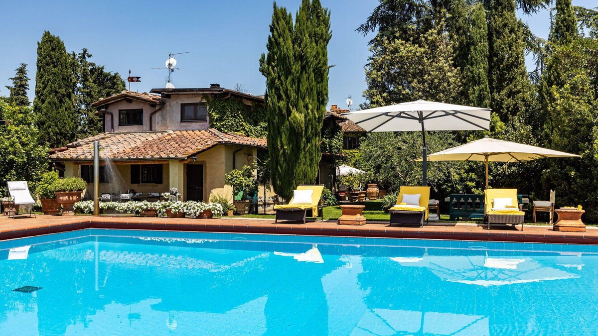 Figline e Incisa Valdarno Villa | Private Villa with private pool, hot tub, A/C, WIFI, sauna, TV, patio, close to Greve In Chianti