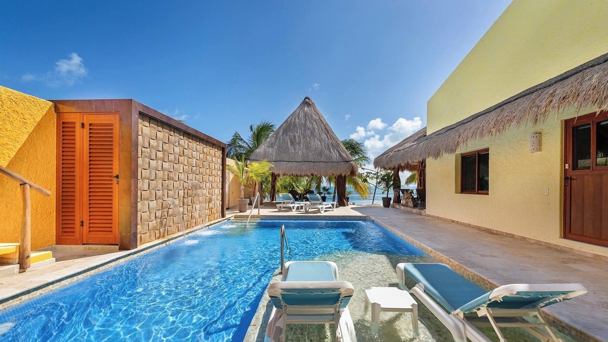 Isla Mujeres Villa | Private Villa on the beach in Sac Bajo