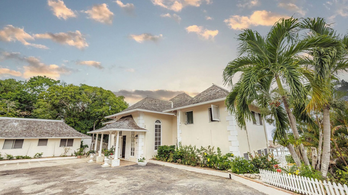 Ocho Rios House | Private villa w/Gym 5 mins away from town.