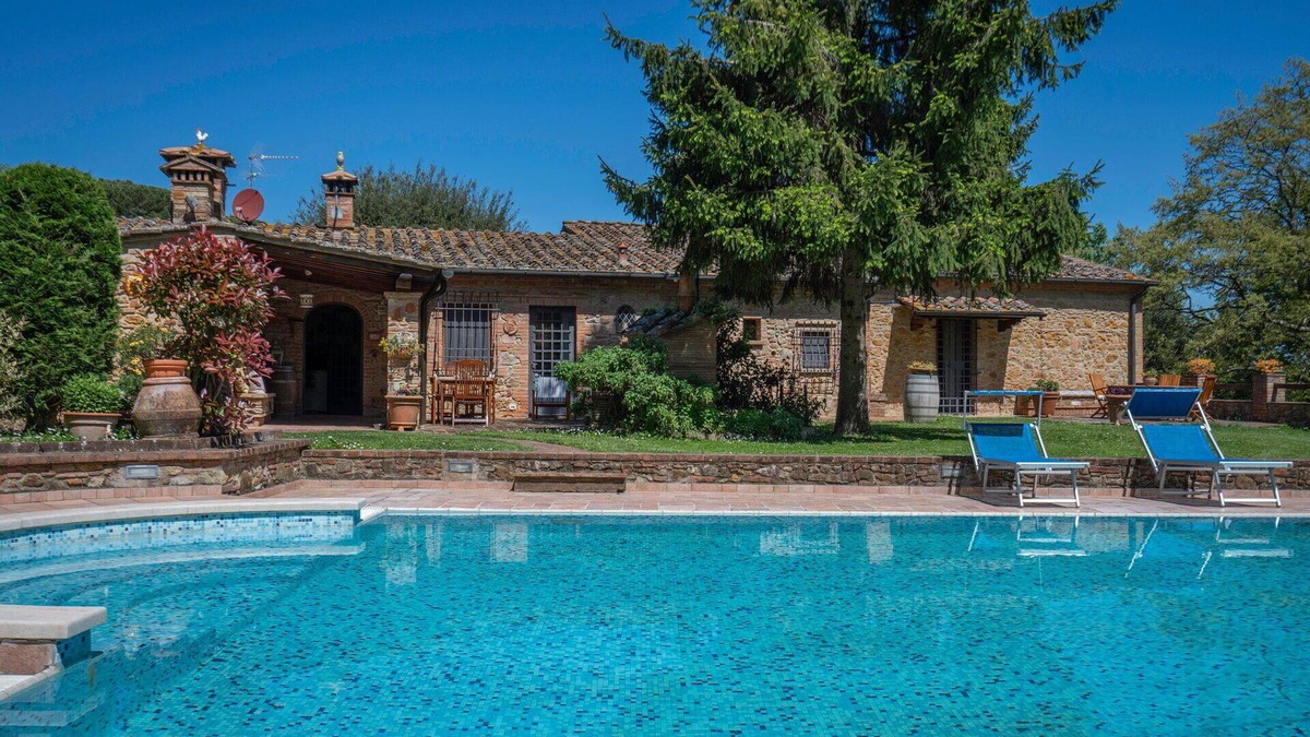 Gambassi Terme Villa | Private Villa with WIFI, private pool, A/C, TV, terrace, pets allowed, close to San Gimignano