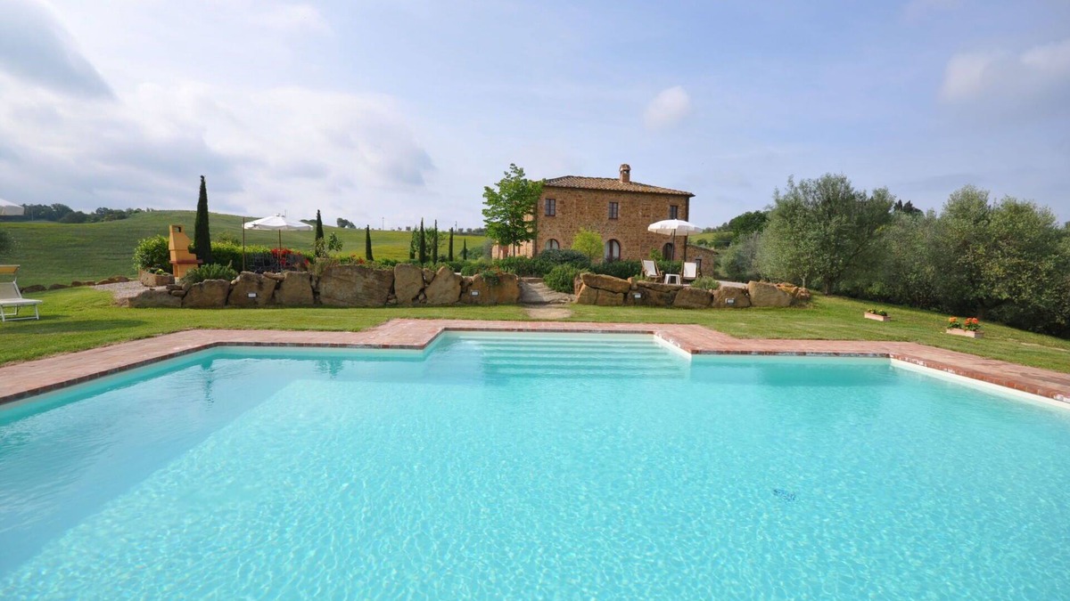 Trequanda Villa | Private Villa with A/C, private pool, WIFI, TV, panoramic view, parking, close to Montepulciano