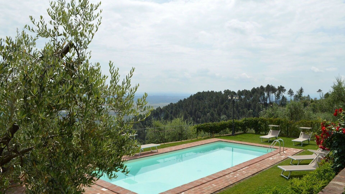 Cascine-La Croce Villa | Private Villa with WIFI, private pool, A/C, TV, terrace, panoramic view, parking, close to Lucca