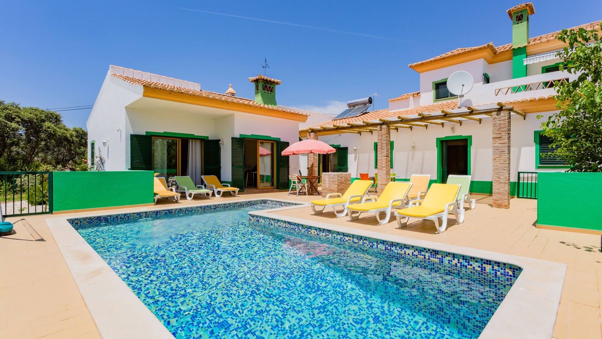 Estoi Cottage | Private villa with 6 suites and heated pool
