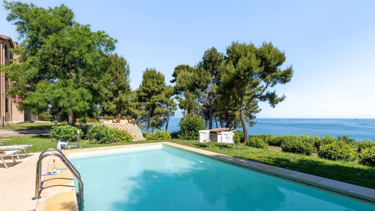 Palombina Nuova Villa | Private Villa with A/C, WIFI, private pool, TV, terrace, pets allowed, panoramic view, parking
