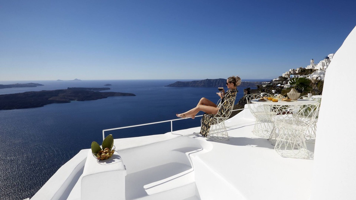 Imerovigli Villa | Private villa with amazing views of the volcano and caldera