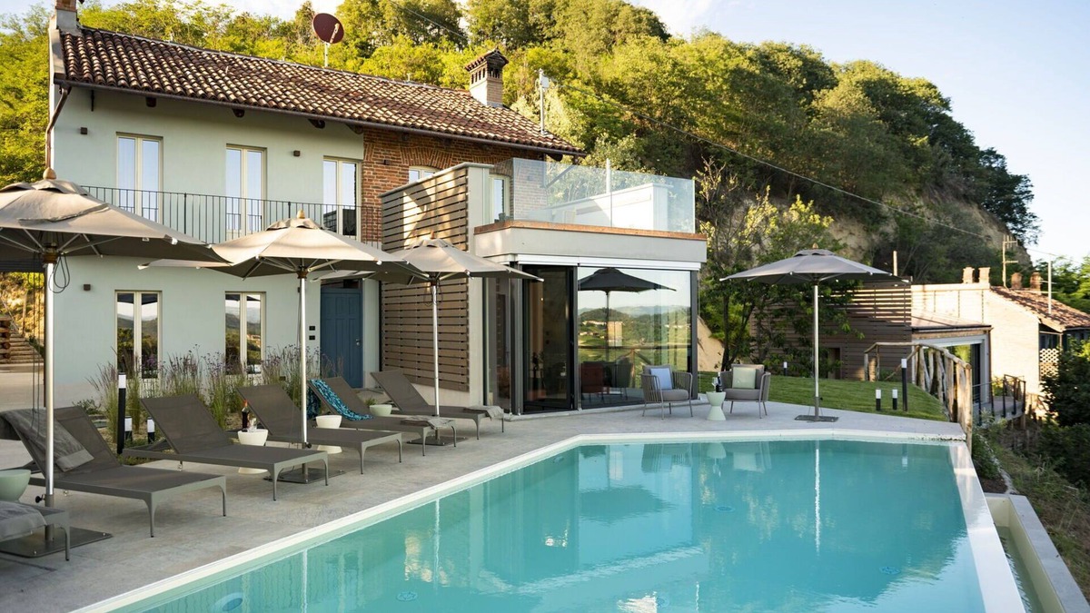 Monteu Roero Villa | Private Villa with A/C, private pool, sauna, hot tub, WIFI, TV, patio, panoramic view, close to Alba
