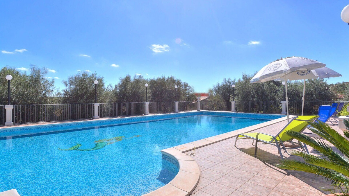 Floridia Villa | Private Villa with A/C, WIFI, private pool, TV, patio, pets allowed, panoramic view, parking