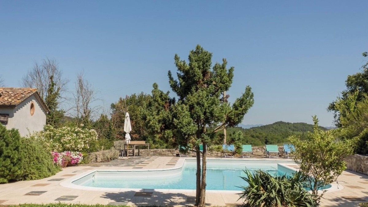 Umbertide Villa | Private villa with dreamy views and large pool. Sleeps 8. Fast Wifi