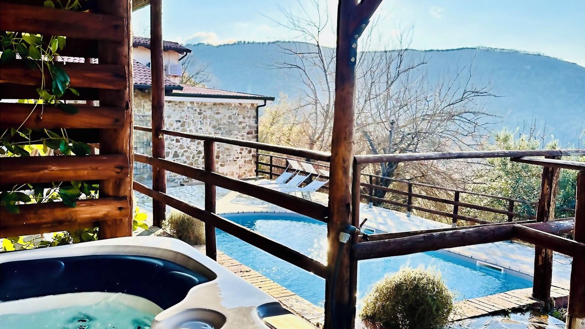 Cicerale Villa | Private Villa with Hot Tube & Pool
