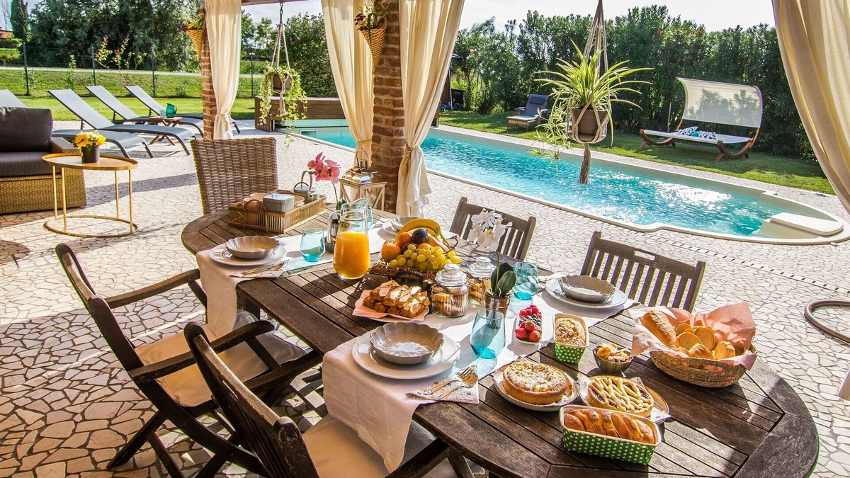 Ca' Pirami Villa | Private Villa with hot tub, private pool, WIFI, A/C, TV, pets allowed, panoramic view, parking