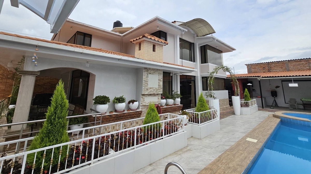 Ibarra Villa | Private Villa with Jacuzzi and Heated outdoor Pool, Free Wifi, Free Parking