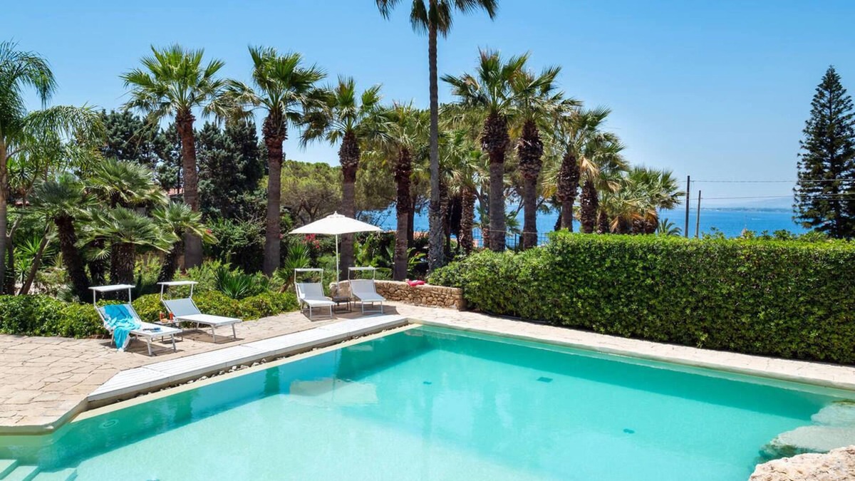 Plemmirio Villa | Private villa with pool, walking distance from sea
