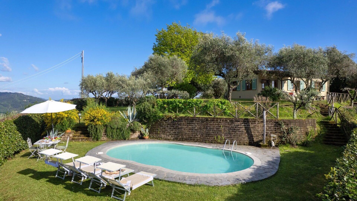 Pedona Villa | Private Villa with private pool, WIFI, TV, patio, pets allowed, panoramic view, close to Viareggio