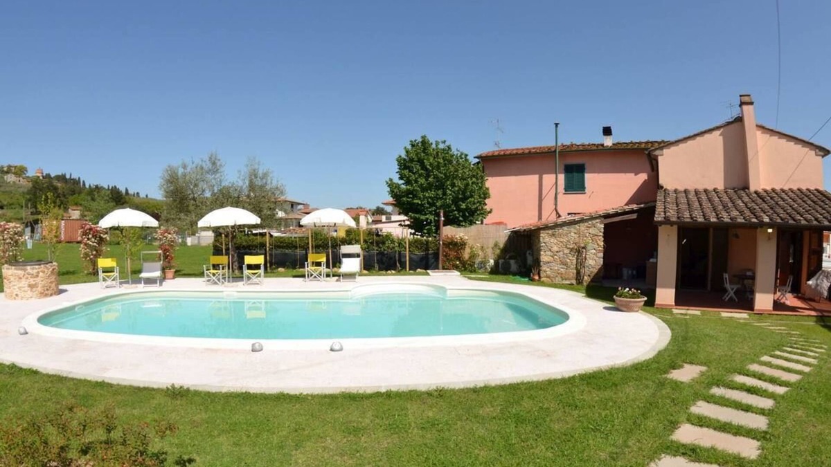 Cascine-La Croce Cottage | Private villa with swimming pool in Tuscany