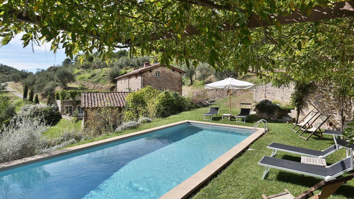 Vorno Villa | Private Villa with WIFI, private pool, A/C, TV, terrace, panoramic view, parking, close to Lucca