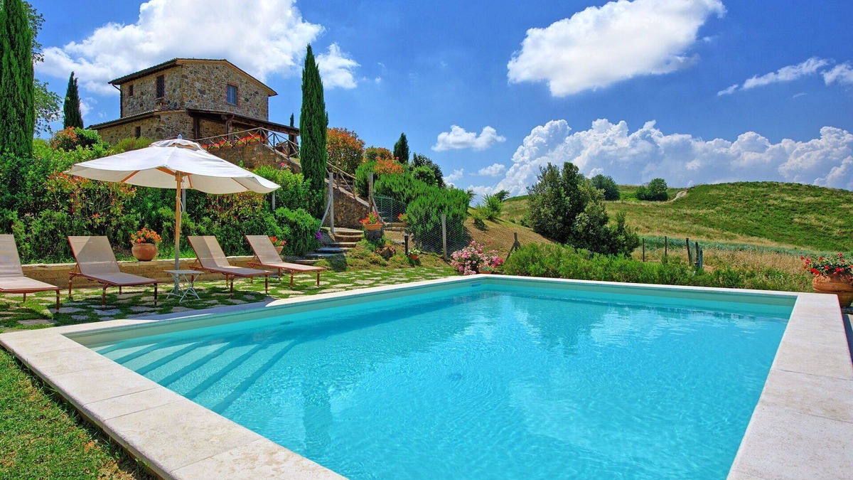Trequanda Villa | Private Villa with WIFI, private pool, TV, veranda, panoramic view, parking, close to Montepulciano
