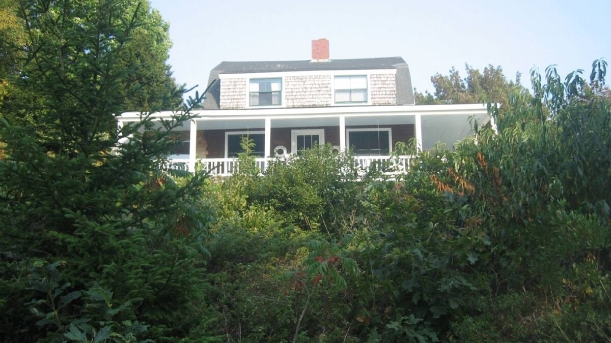 Orrs Island Cottage | Private Water Access and Dock, Amazing Sunsets and Ocean Views in Historic House