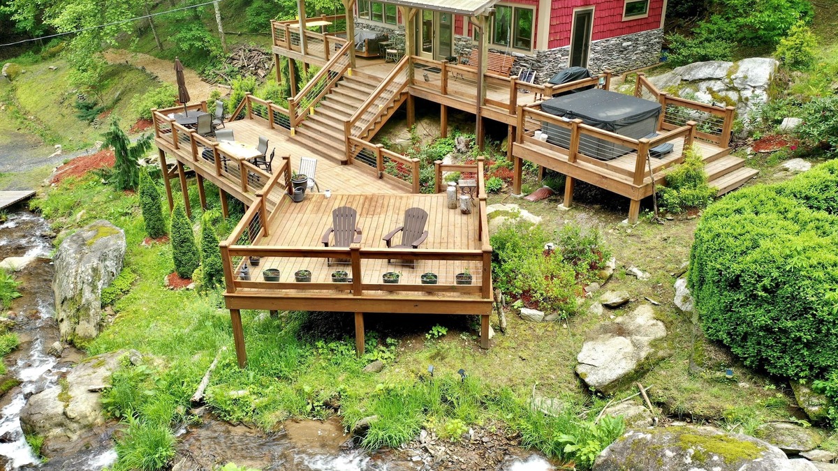 Hot Springs House | Private Waterfalls, Creek, Firepit, Hot Tub, Hiking & Level II Charging