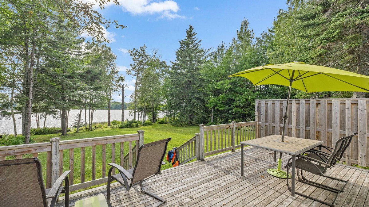 Queens County Cottage | Private Waterfront Cottage on the lake