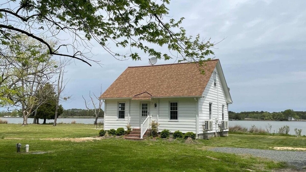 Cambridge Cottage | Private waterfront cottage with pool on Church Creek