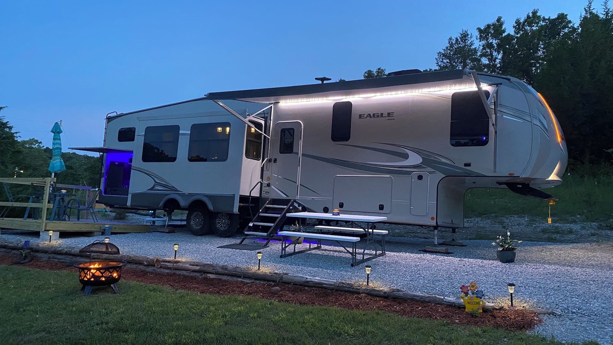 Warsaw House | Private Waterfront Glamping Fun at Peppermint Cove For The Whole Family!