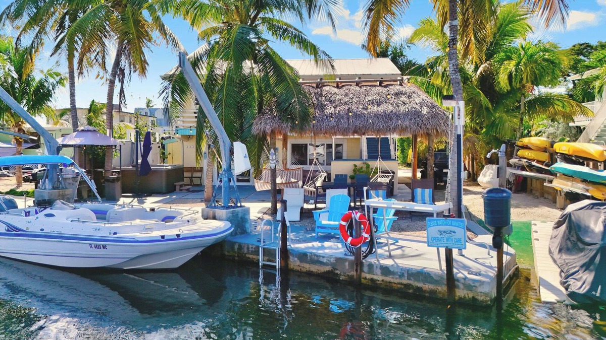 Anglers Park House | PRIVATE WATERFRONT HOUSE DOCK 4KAYAKS 2SUP BOARD GOLF CART