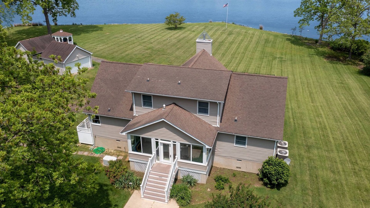 Deale Beach House | Private Waterfront Home w/Pier and 2+ Acres!
