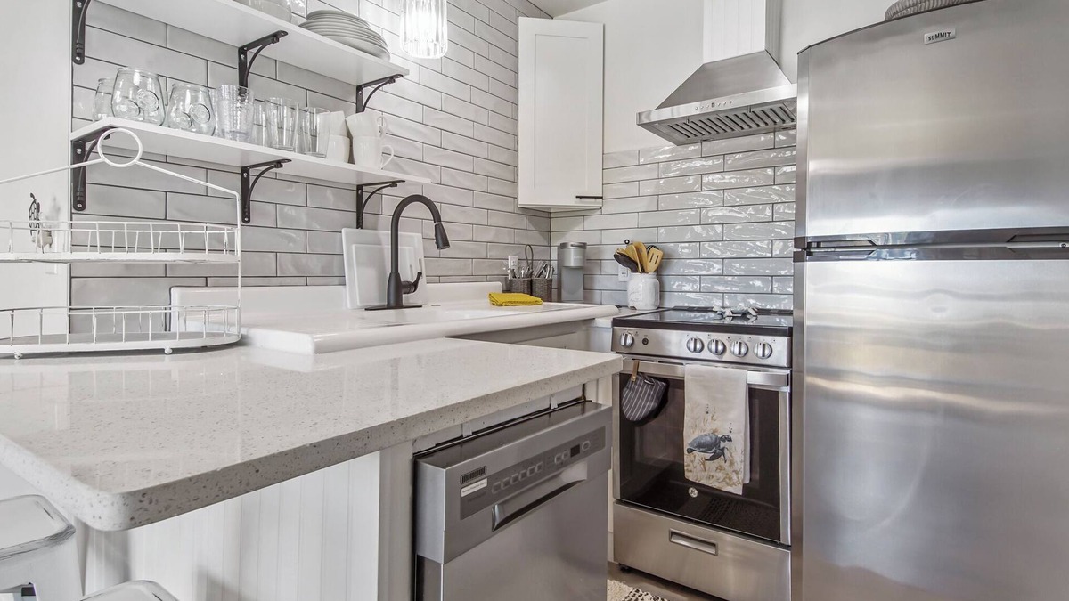 Drummond And Ware Cottage | Private - Waterfront Cottage - Panama City, FL