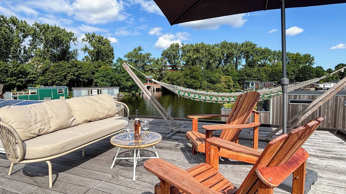 Stadionbuurt Boat Rental | Private watervilla 60m² nearby Amsterdam centre+ rooftop terrace