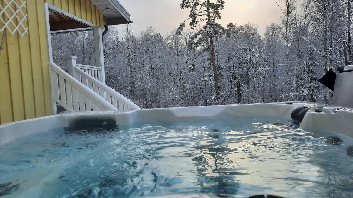 Hagfors Municipality House | private wellness house med private outside jacuzzi, sauna, massagechair and gym