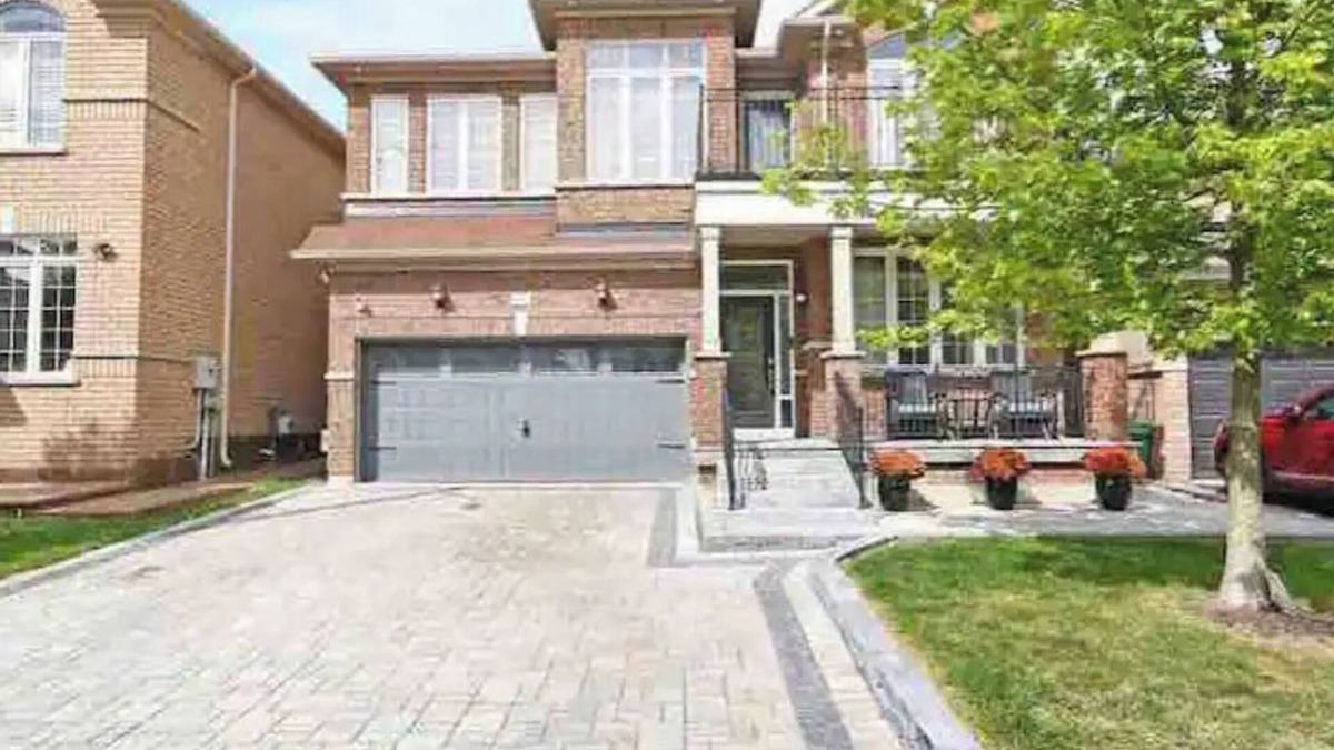 Brampton House | Private Whole house 6 bedrooms 3.5 bathrooms