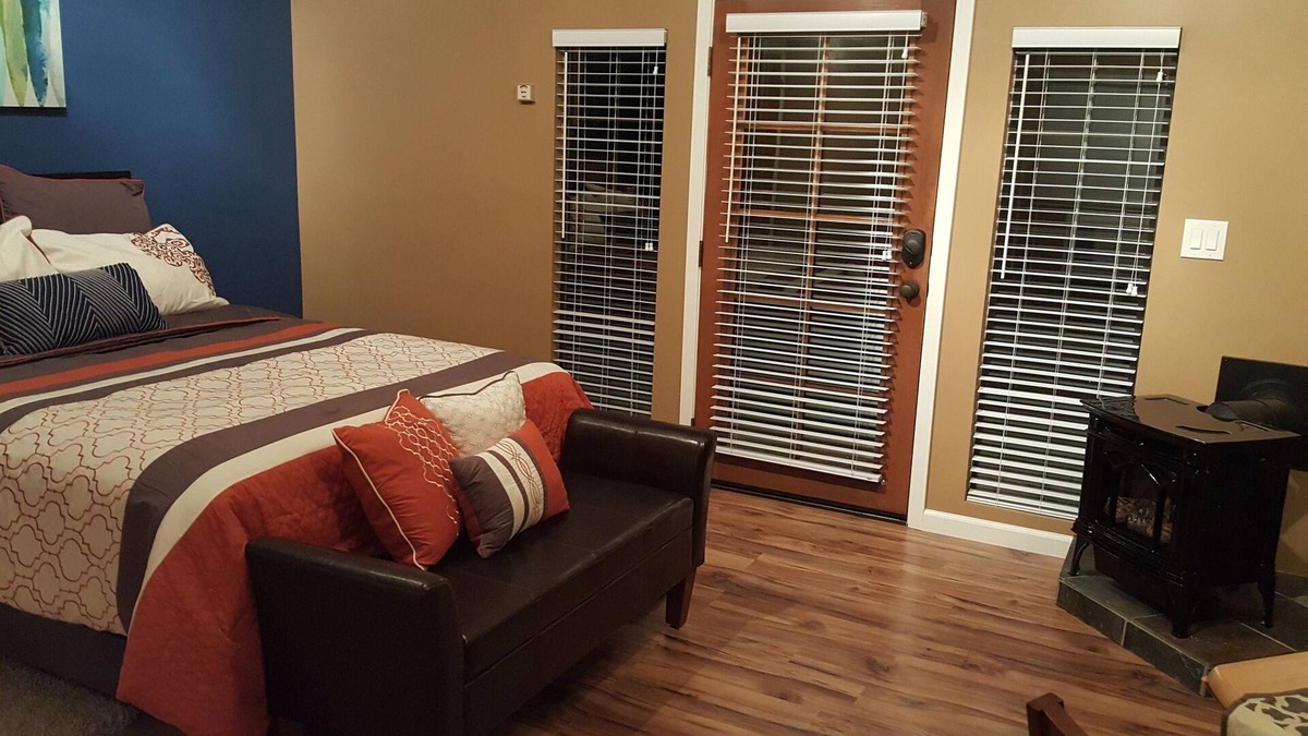 North Junior College Neighborhood Association Apartment | Private wine country getaway