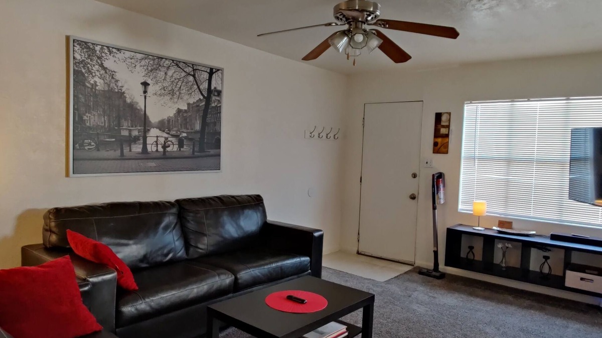 Winslow House | Private Winslow, Arizona Home less than 1 mile from I-40 & Route 66