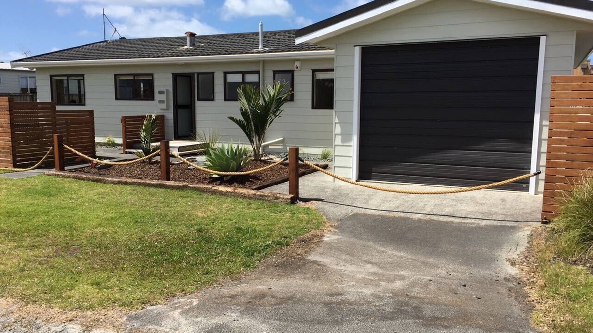 Omaha House | Private with walkway to Omaha Beach