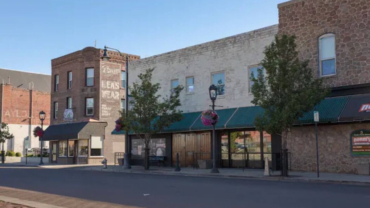 Brownstown Condo | Private Workout Gym and Studio Apartment Historic